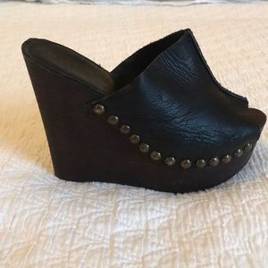 Charles David size 6 black leather and wood wedges